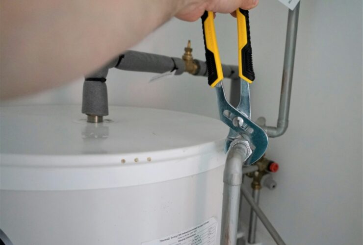 How the Best Plumbers near Me Troubleshoot Sudden Water Discoloration